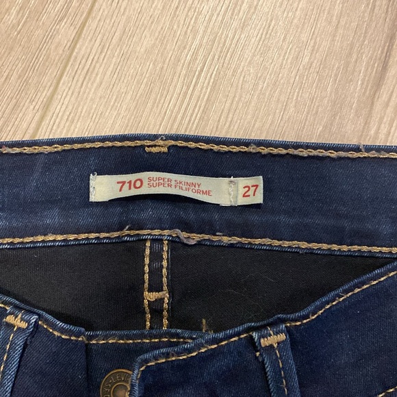 Levi womens jeans - Picture 3 of 3